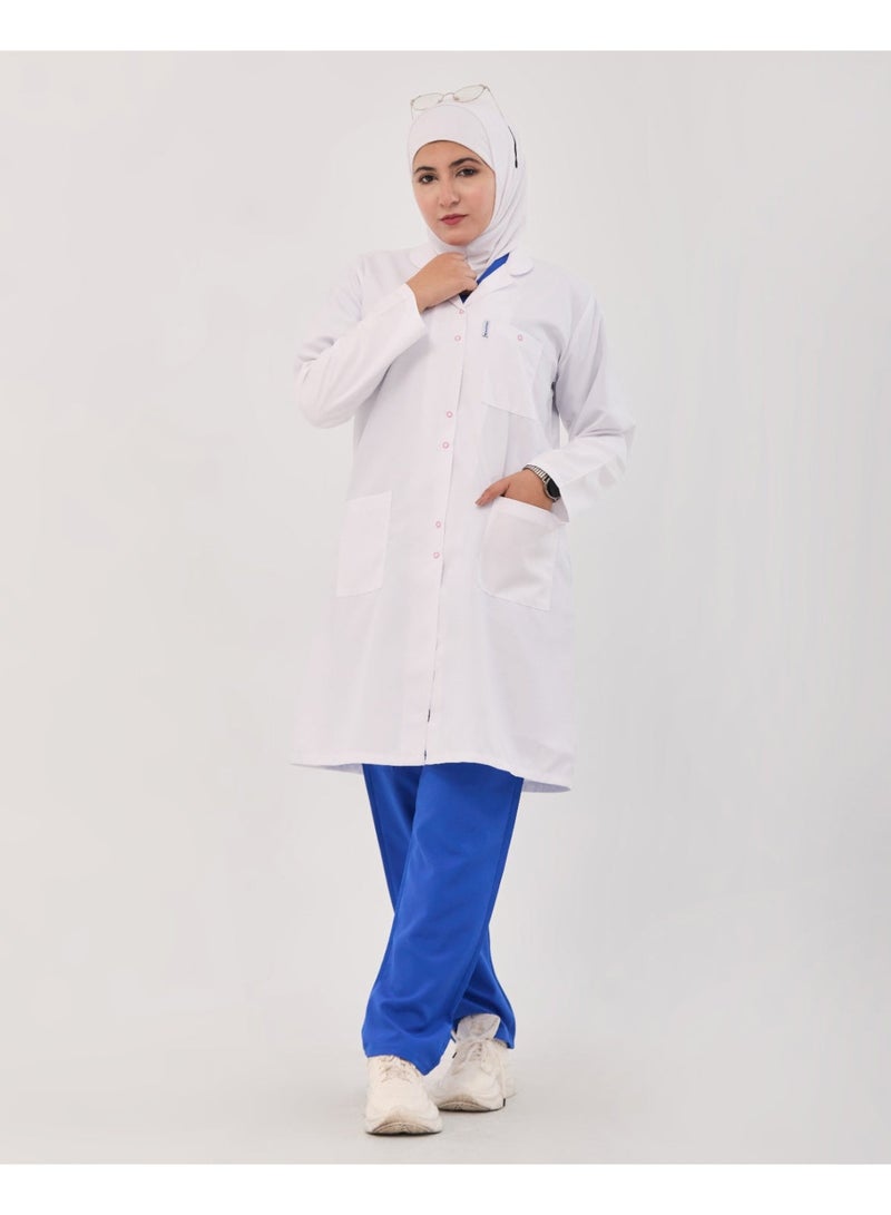 سيزر بالطو طبي جبردين أنيق ومتين، يوفر راحة طوال اليوم للكوادر الطبية في المستشفيات والعيادات. - Image 4